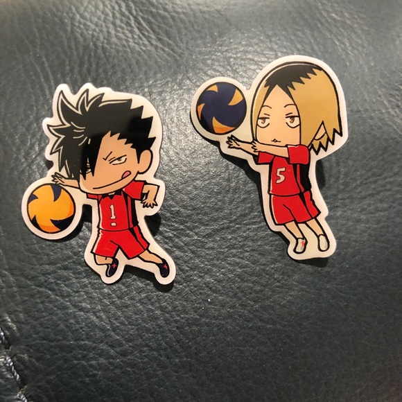 Haikyuu!! Kenma & Kuroo Pins - Picture 1 of 4